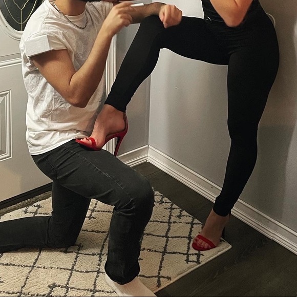 Red Heels - Picture 5 of 7